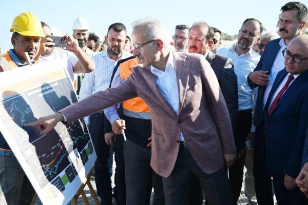 Mersin'e dev proje! Bakan Uraloğlu tarih verdi: Seyahat süresi 18 dakikaya düşecek